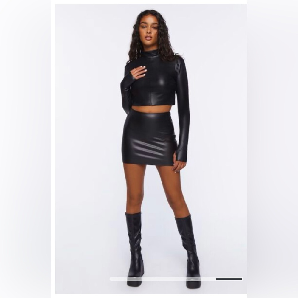 Forever 21 faux leather black mini skirt